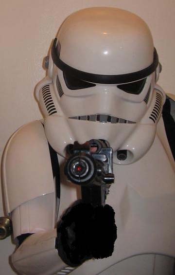 g_anh_luke_in_stormtrooper_disguise_1_helmet_on_1.jpg